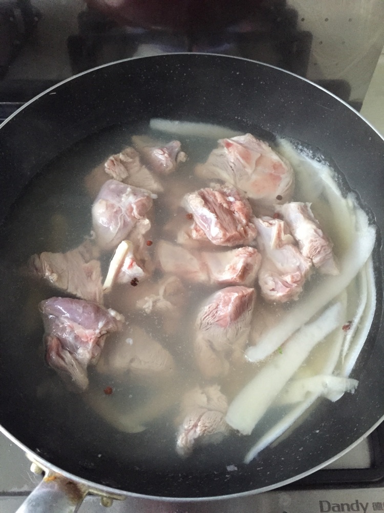 友情无价---羊肉萝卜汤的做法图解3