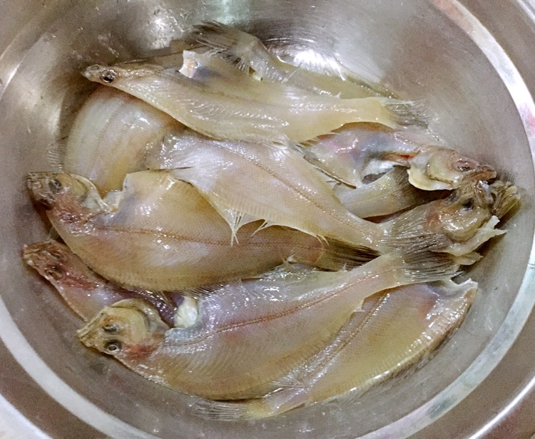 酥炸偏口鱼的做法图解7