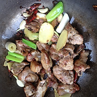 王枪枪爱心美食特意为你做的之--冬瓜胡萝卜焖鸭腿的做法图解5
