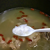 老火靓汤: 清补凉筒骨汤的做法图解11