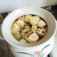 玉米胡萝卜排骨煲汤的做法图解4