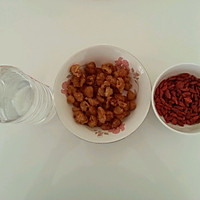 枸杞龙眼酒的做法图解1