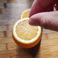 #流感季饮食攻略#喉咙割刀片试试盐蒸橙子的做法图解4