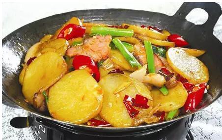 干锅土豆片的做法图解1