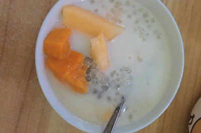 红豆芒果哈密瓜椰汁西米露