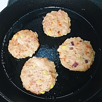 #换着花样吃早餐#胡萝卜土豆牛肉小饼，宝贝爱吃哦的做法图解5