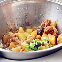 香菇土豆炖鸡块的做法图解12