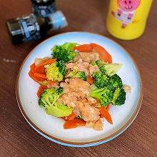 【宝宝食谱】西兰花炒虾滑，色泽艳丽、营养丰富～