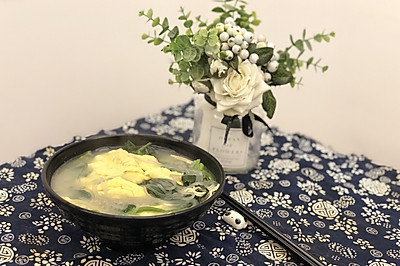 蛋饺菠菜粉丝汤～冬日暖汤
