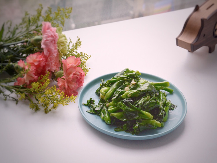 抓住春天的味道，蒜炒小油菜苔的做法