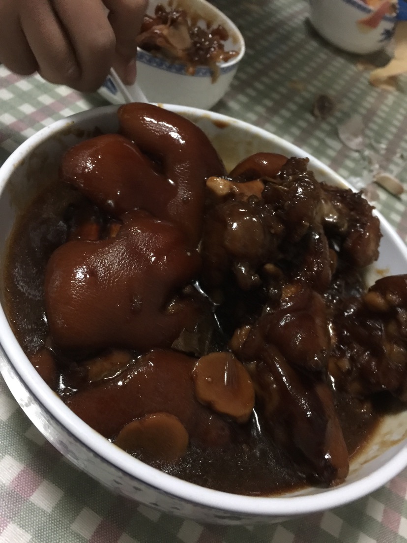 酱猪蹄的做法图解2