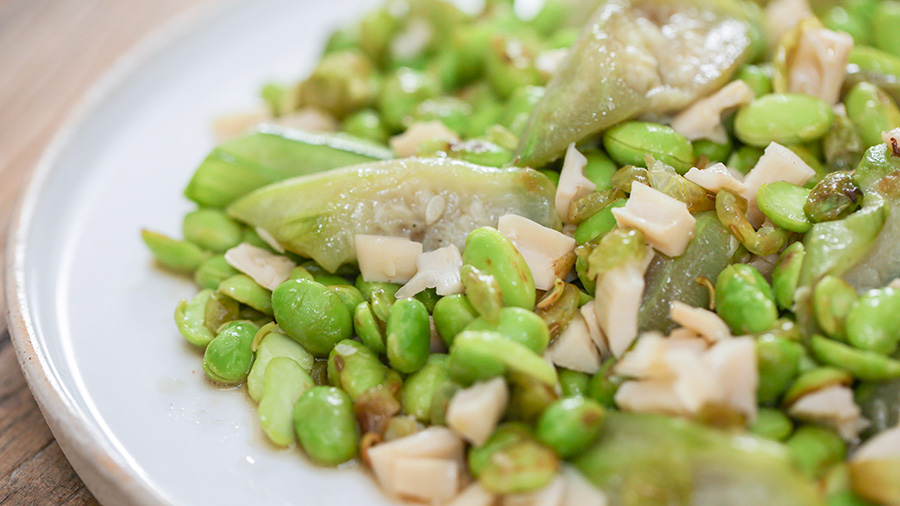 Luffa fried bean with flat tips food table