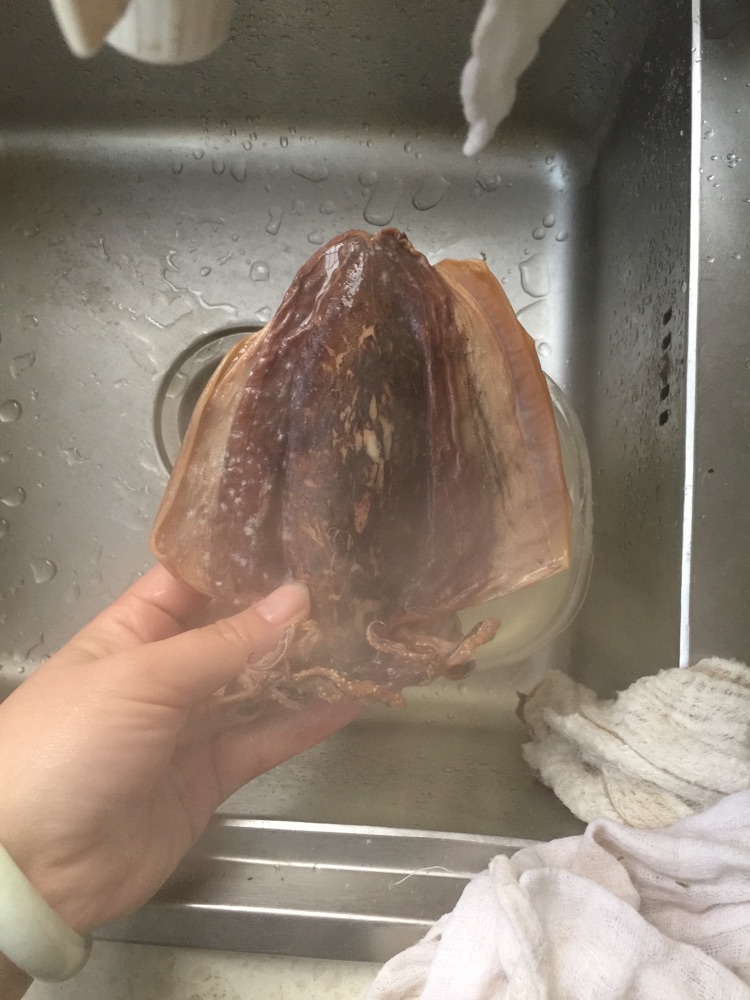 筒子骨黄豆墨鱼汤的做法图解2