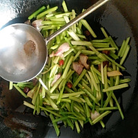芹菜炖干豆腐的做法图解3