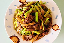 黑椒牛肉香芹杏鲍菇的做法