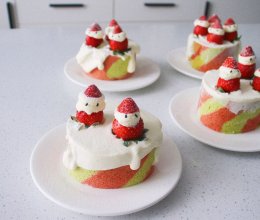 #本周热榜#圣诞奶盖草莓蛋糕卷的做法