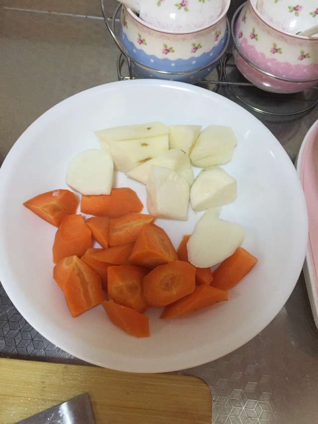 胡萝卜 山药 羊肉汤的做法图解2