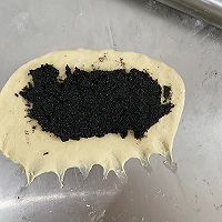 黑芝麻花环面包的做法图解3