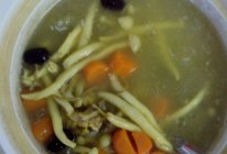 脊骨虫草花海鲜菇汤的做法