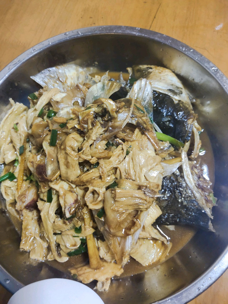 腐竹焖鱼头的做法