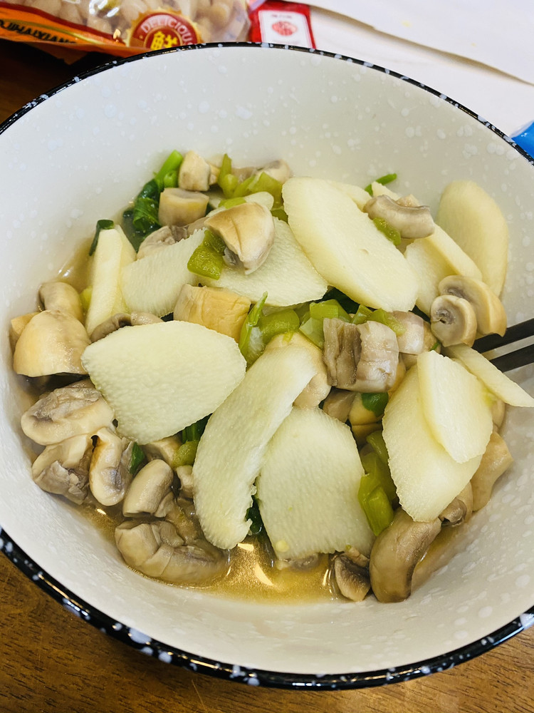 白蘑菇煮山药（可配青菜）的做法