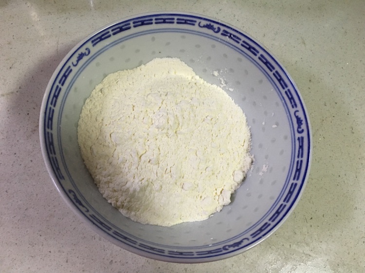 鸡蛋葱花饼的做法图解1