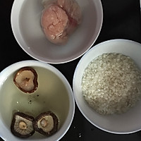 豆丁酱的午餐--美味的香菇鸡肉粥的做法图解1