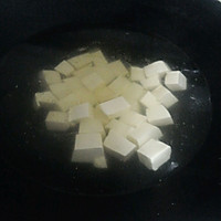 丝瓜豆腐汤的做法图解1