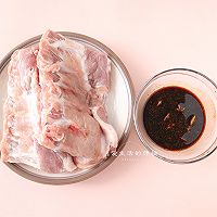 胡萝卜莲藕烧排骨的做法图解1
