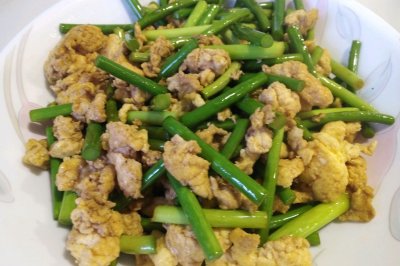 鸡蛋炒蒜苔