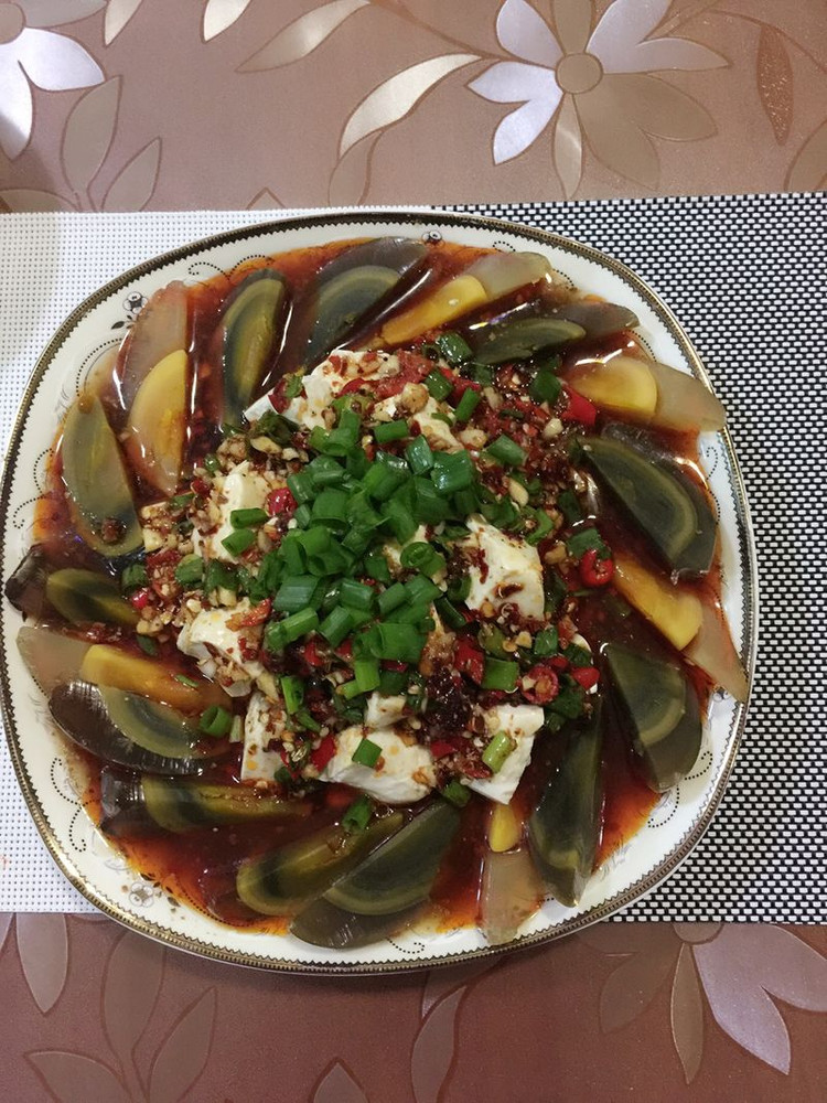 皮蛋拌豆腐的做法