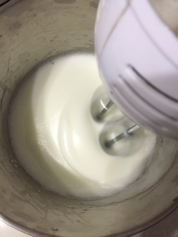 瑞士蛋糕卷的做法图解4