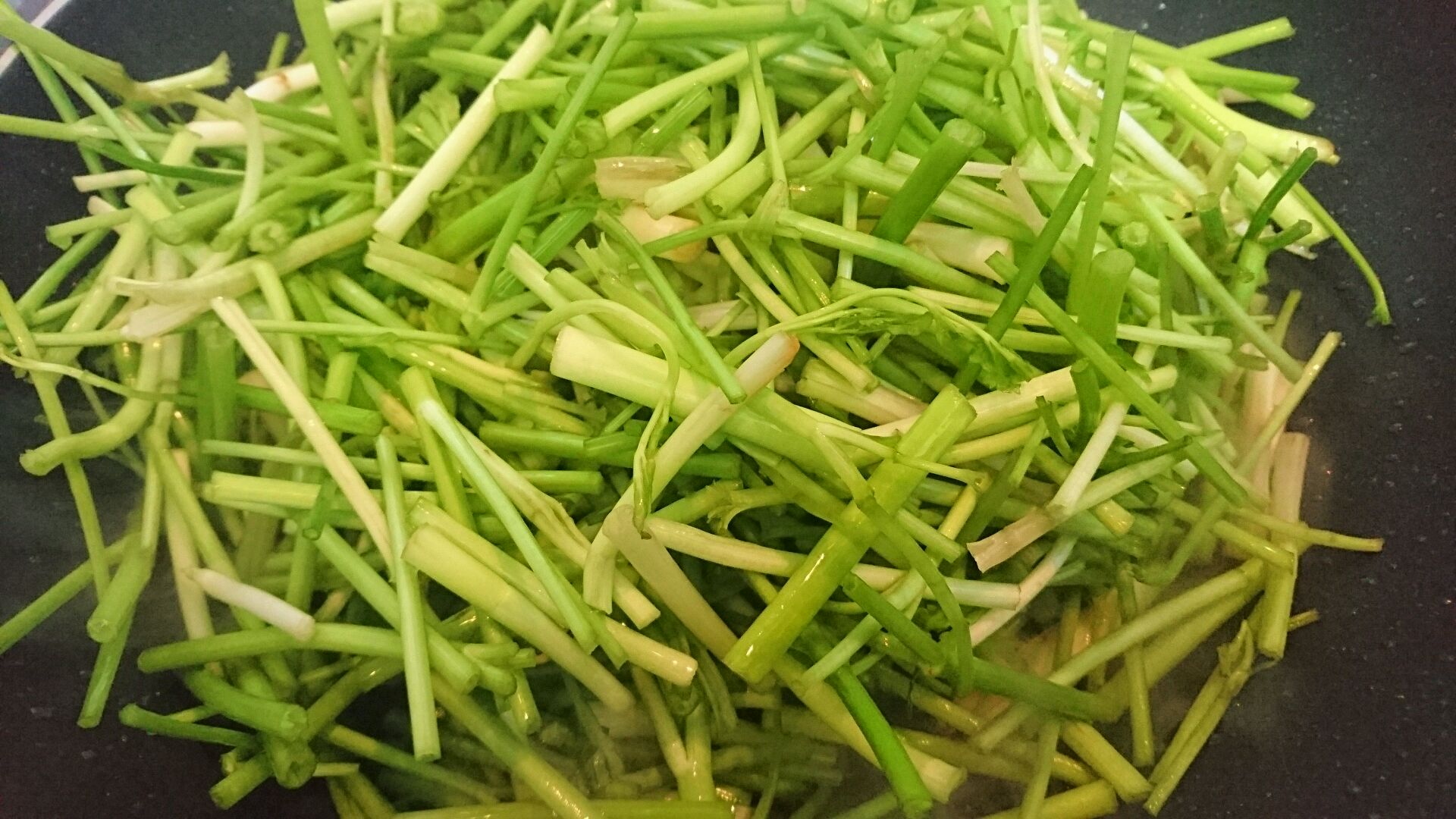 绿色蔬菜新鲜蔬菜芹菜切段芹菜食物蔬菜青菜图片下载 - 觅知网