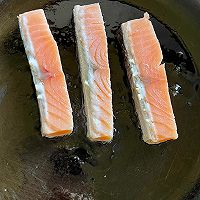 #少盐饮食 轻松生活#高蛋白食物——香煎三文鱼的做法图解4