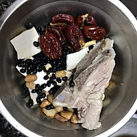 补血补钙之黑豆骨头鲫鱼汤的做法图解4