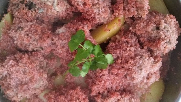 粉蒸排骨（土豆打底）
