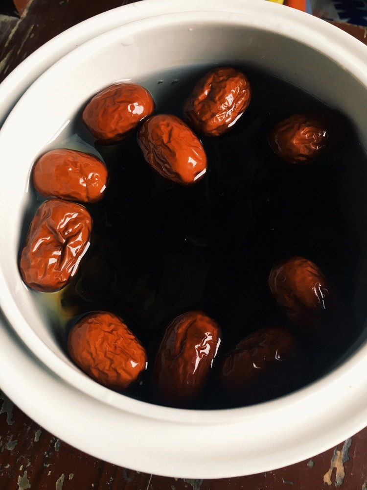 黑木耳红枣糖水的做法