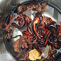 小鸡炖蘑菇粉条的做法图解2