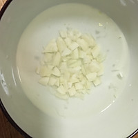 蒜泥菠菜的做法图解1