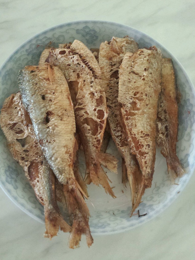 幹炸馬口魚的做法圖解2