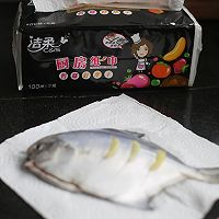 红烧鲳鱼#洁柔食刻，纸为爱下厨#的做法图解2