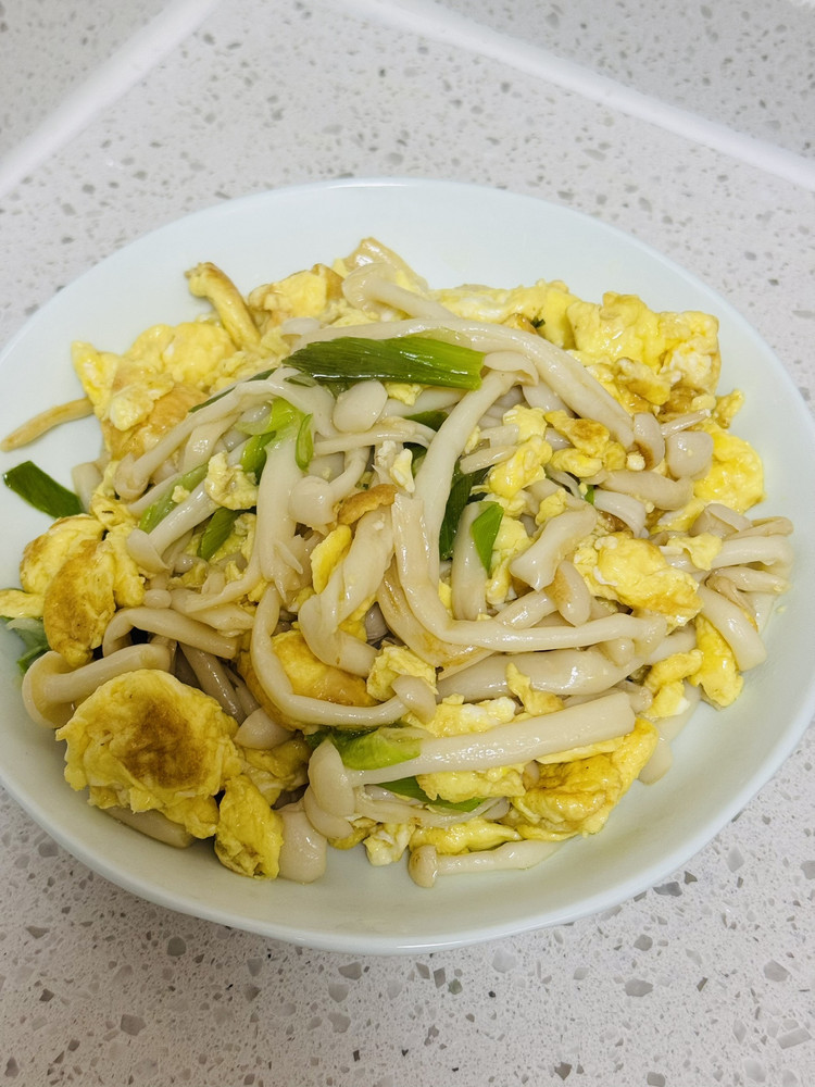 海鲜菇炒鸡蛋的做法