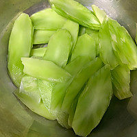 莴苣烧咸排的做法图解1