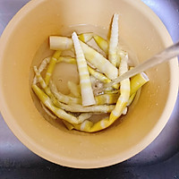 凉拌竹笋尖的做法图解2