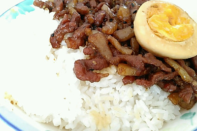简单即美味の卤肉饭