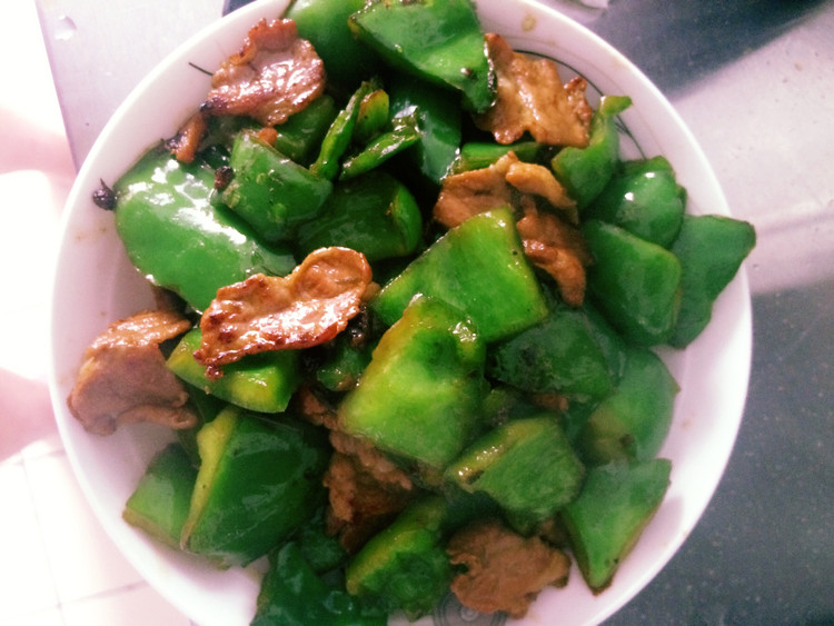 青椒炒肉的做法