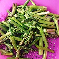 芦笋炒鸡胸肉的做法图解4