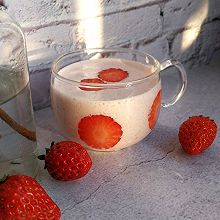 草莓奶昔——热了渴了来一杯