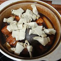 百叶结红烧肉的做法图解5