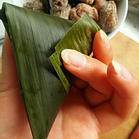 杂粮蜜枣粽子—包法详解多图的做法图解15